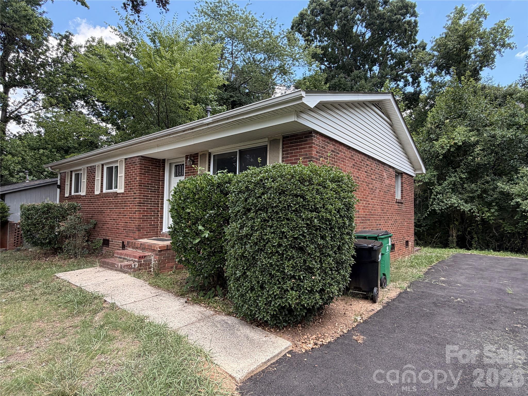 2824 Cedarhurst Drive