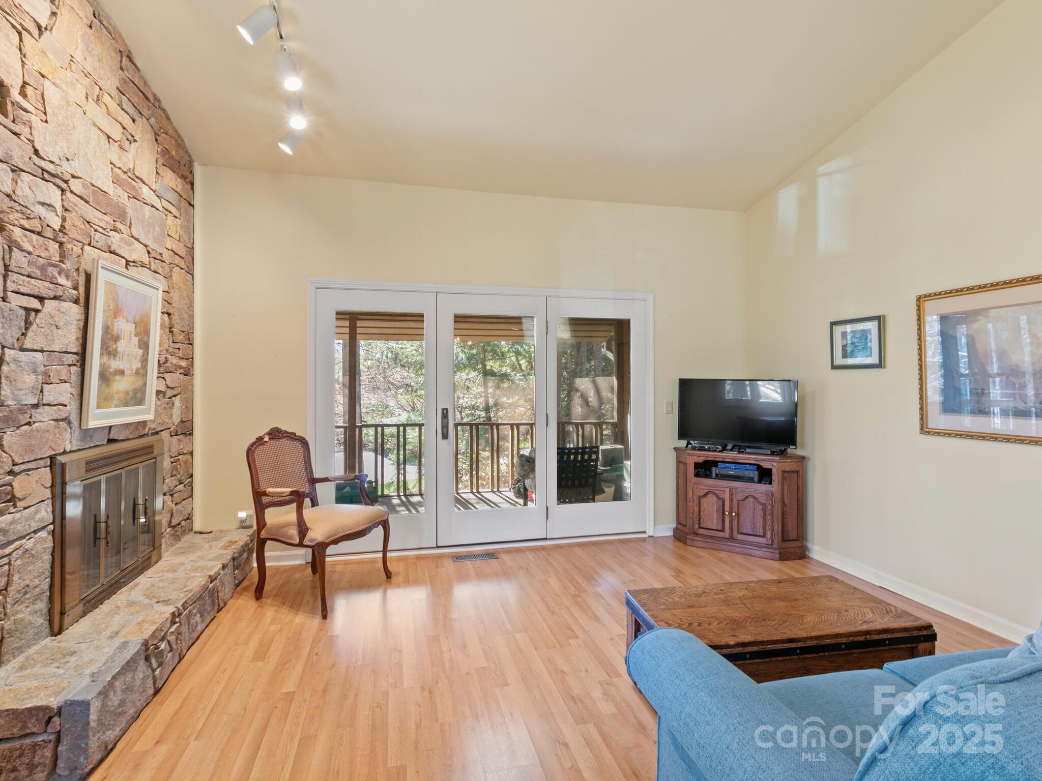 202 Water Oak Lane 202