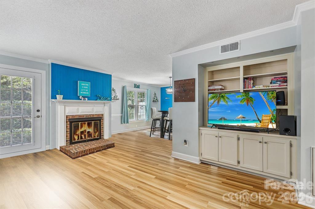 806 Colony Oaks Drive