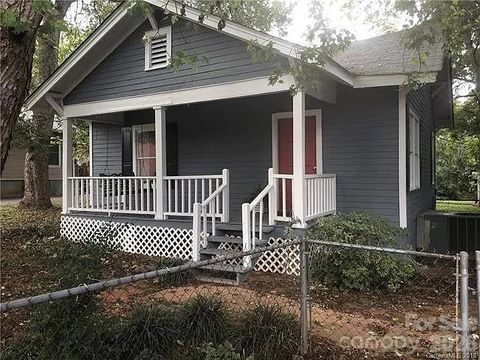 Photo of 23 Lineberger Street, Lowell, NC 28098 (MLS # 4390140)