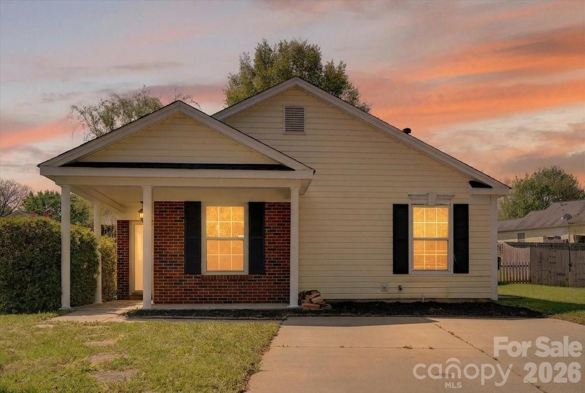 1129 Southern Chase Court SW