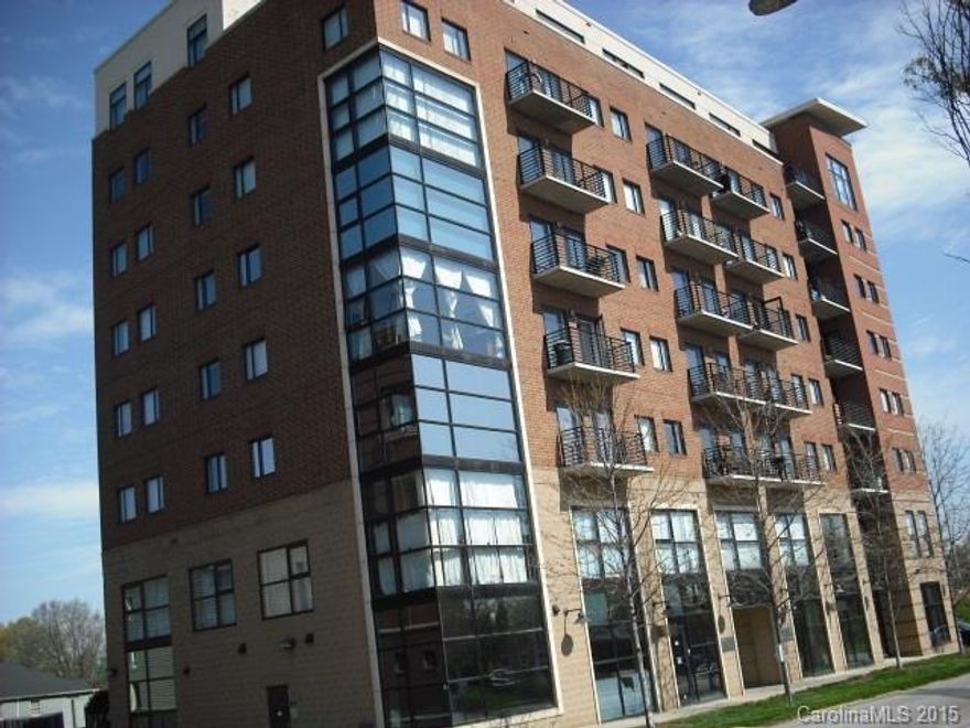 Studio Condo. Great views, corner unit. Experience center city living with the price.