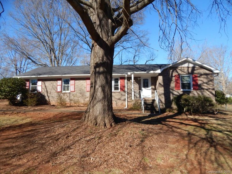 This is a great home in a great area.  All brick, 3 bedroom/ 2 bath ranch home with fenced back yard near Winthrop Lake.  This home has great hardwood floors, a screened patio, and a detached garage.