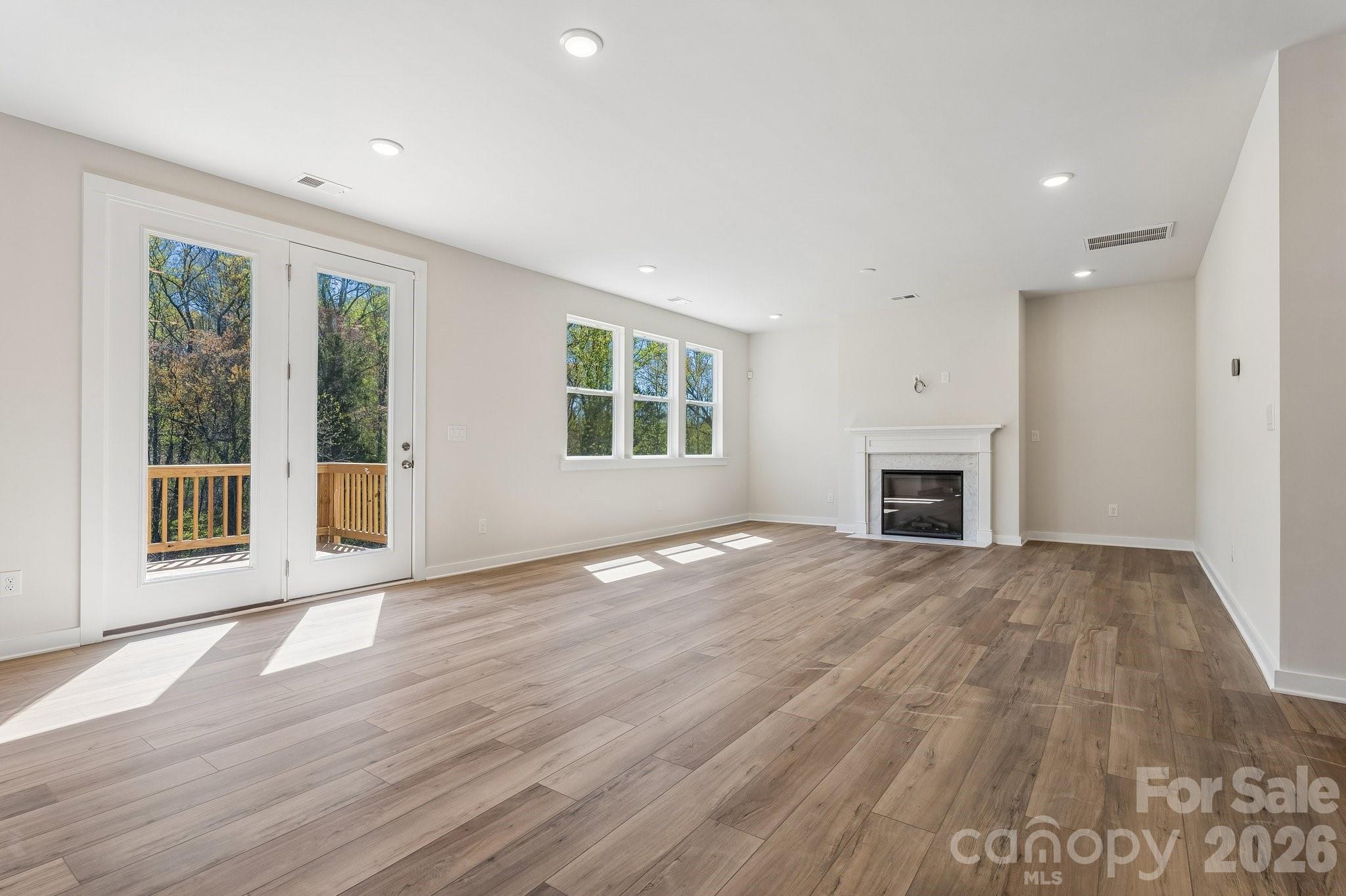 204 E Warfield Drive