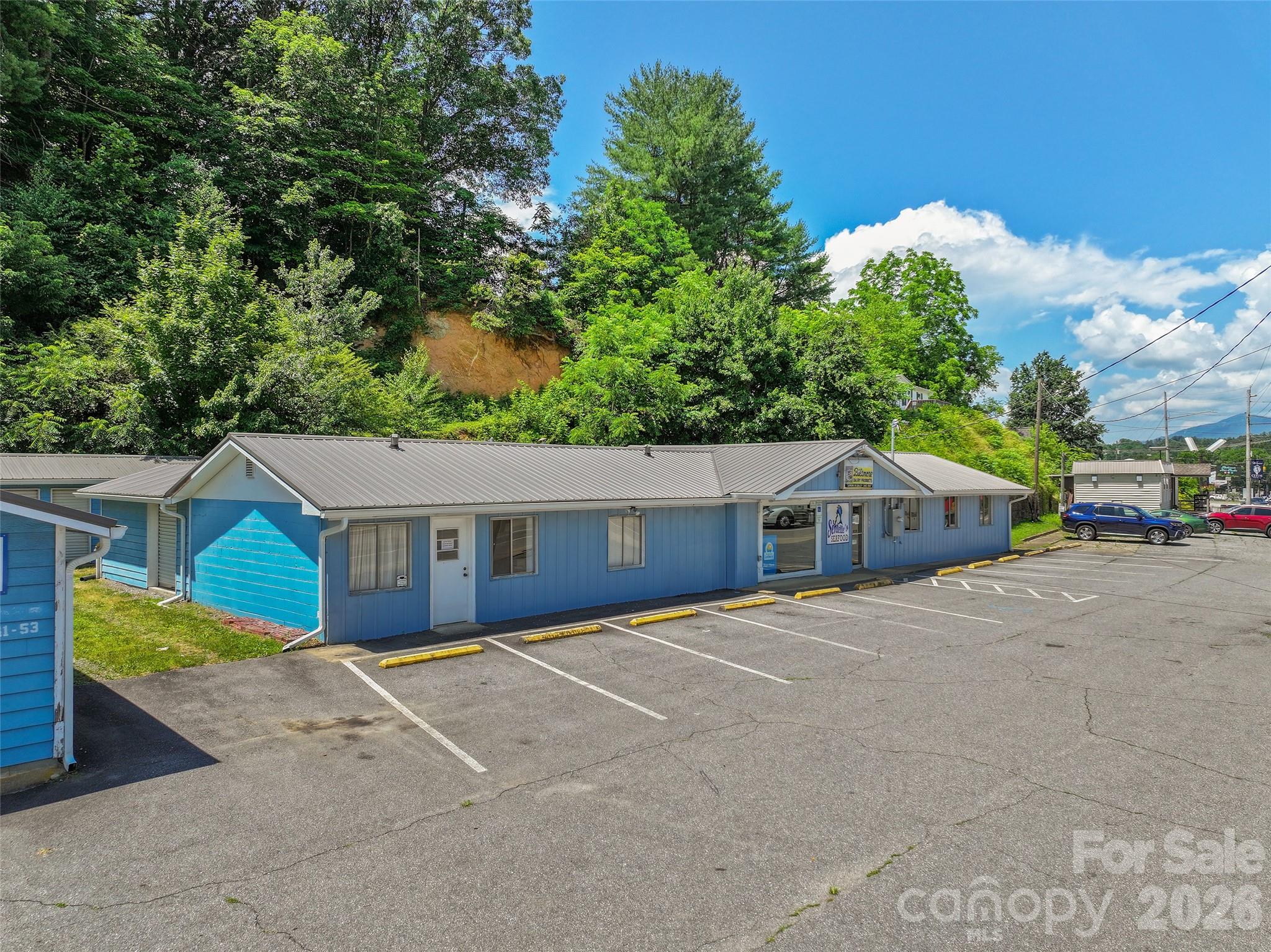 8275 Carolina Boulevard