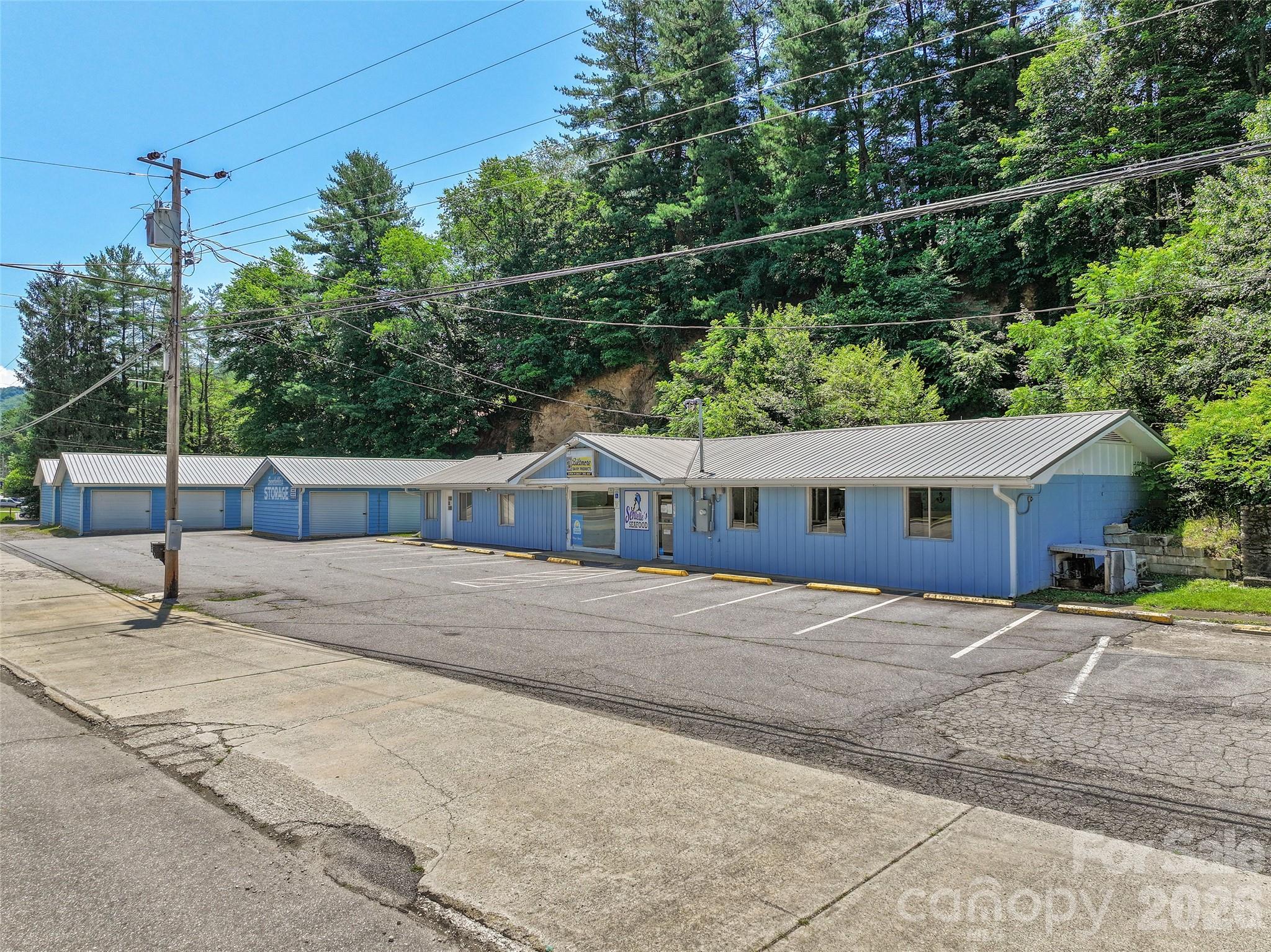 8275 Carolina Boulevard