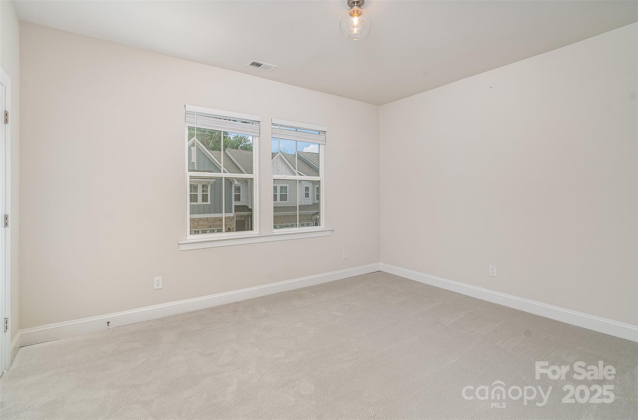 Charlotte, North Carolina 28226, United States, 3 Bedrooms Bedrooms, ,3 BathroomsBathrooms,Residential,Under Contract,194891