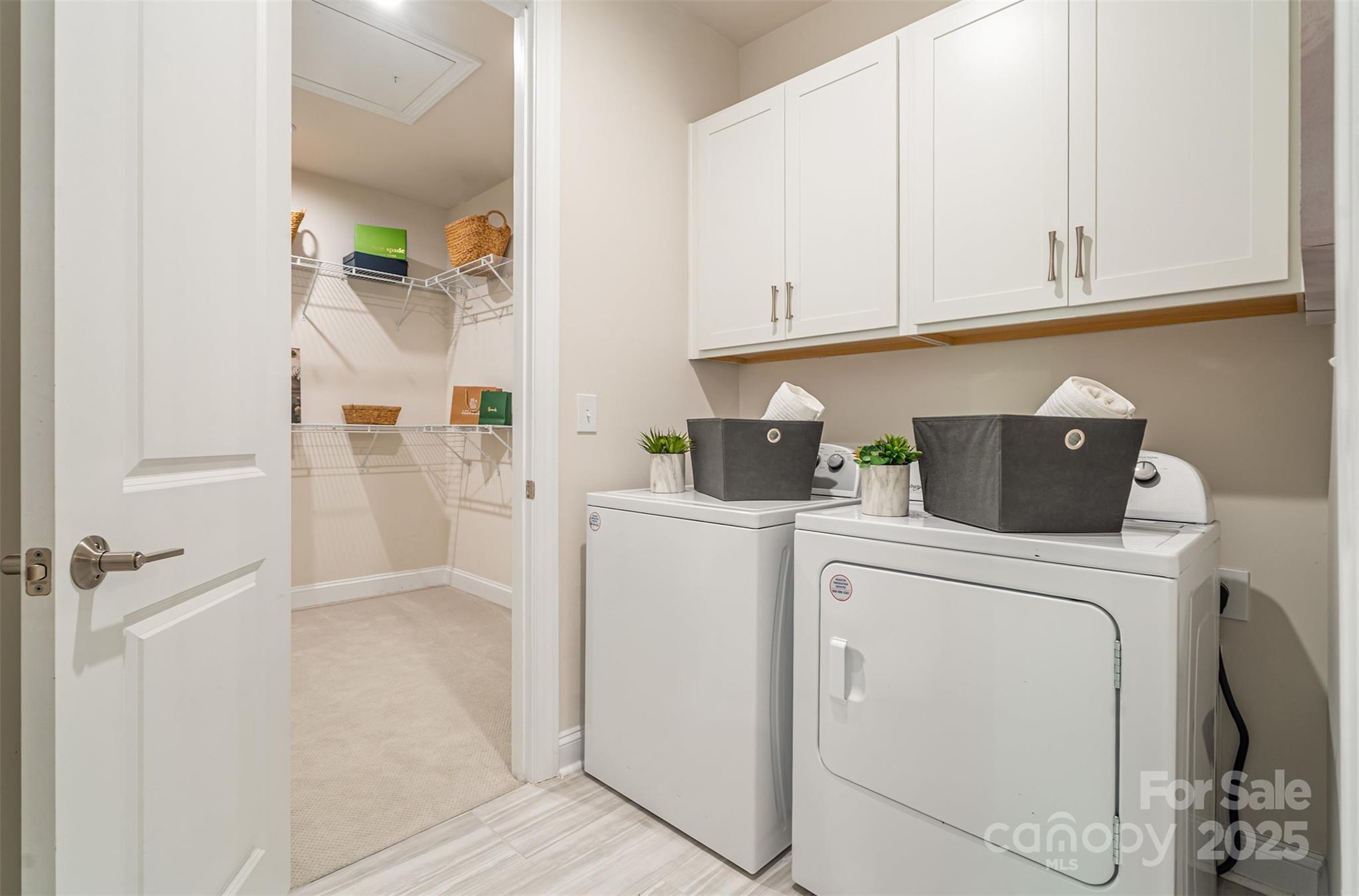 Charlotte, North Carolina 28226, United States, 3 Bedrooms Bedrooms, ,3 BathroomsBathrooms,Residential,Under Contract,194891