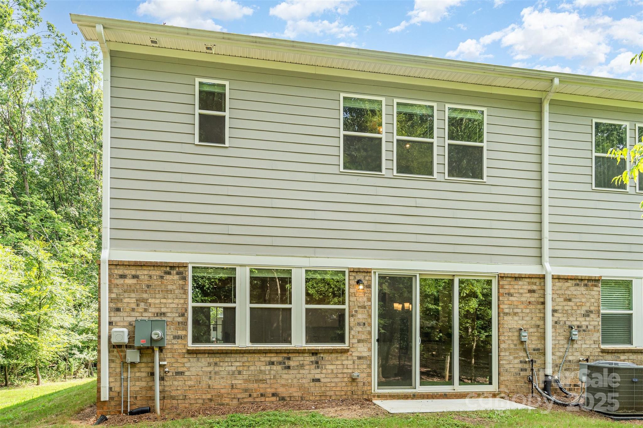 Charlotte, North Carolina 28226, United States, 3 Bedrooms Bedrooms, ,3 BathroomsBathrooms,Residential,Under Contract,194891