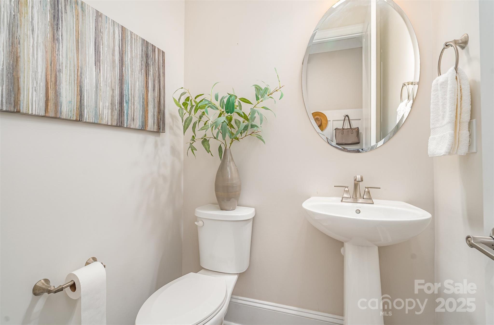 Charlotte, North Carolina 28226, United States, 3 Bedrooms Bedrooms, ,3 BathroomsBathrooms,Residential,Under Contract,194891