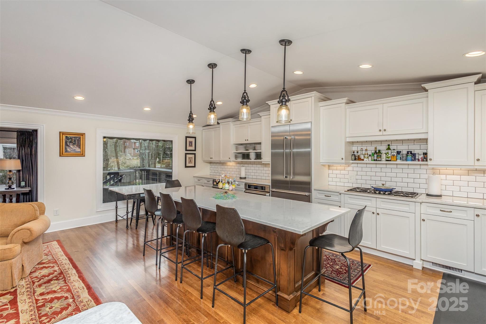 810 Bridgewood Drive