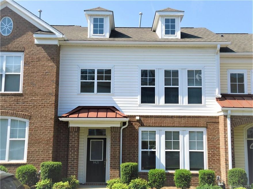 Beautiful Townhome located in desired Ayrsley!! Walking distance to shops, restaurants, bars and movies. Easy Access to I-77 and I-485.