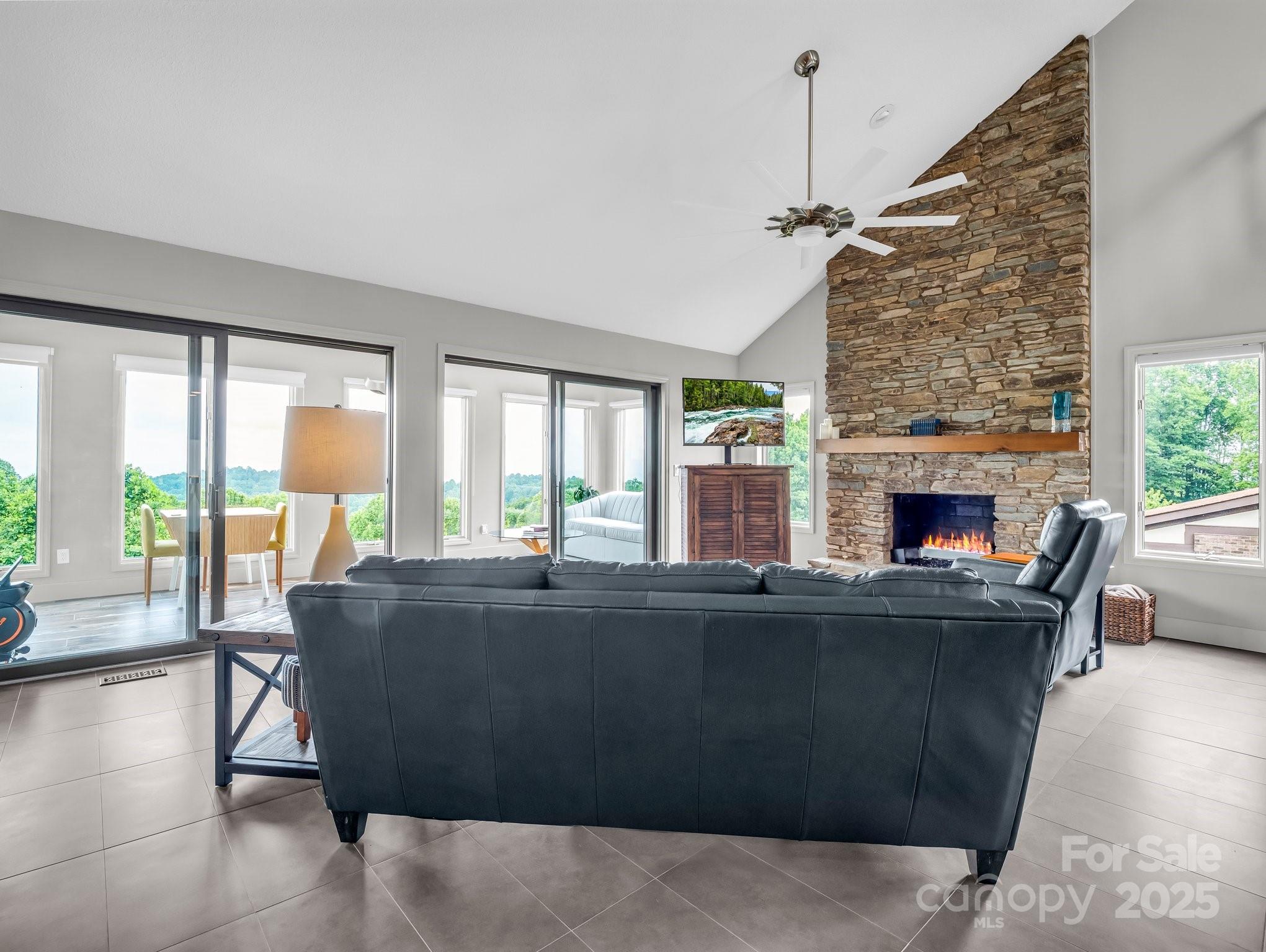 204 Fleetwood Plaza