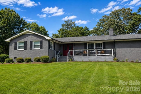 Photo of 1900 W Laporte Drive, Charlotte, NC 28216 (MLS # 4420402)