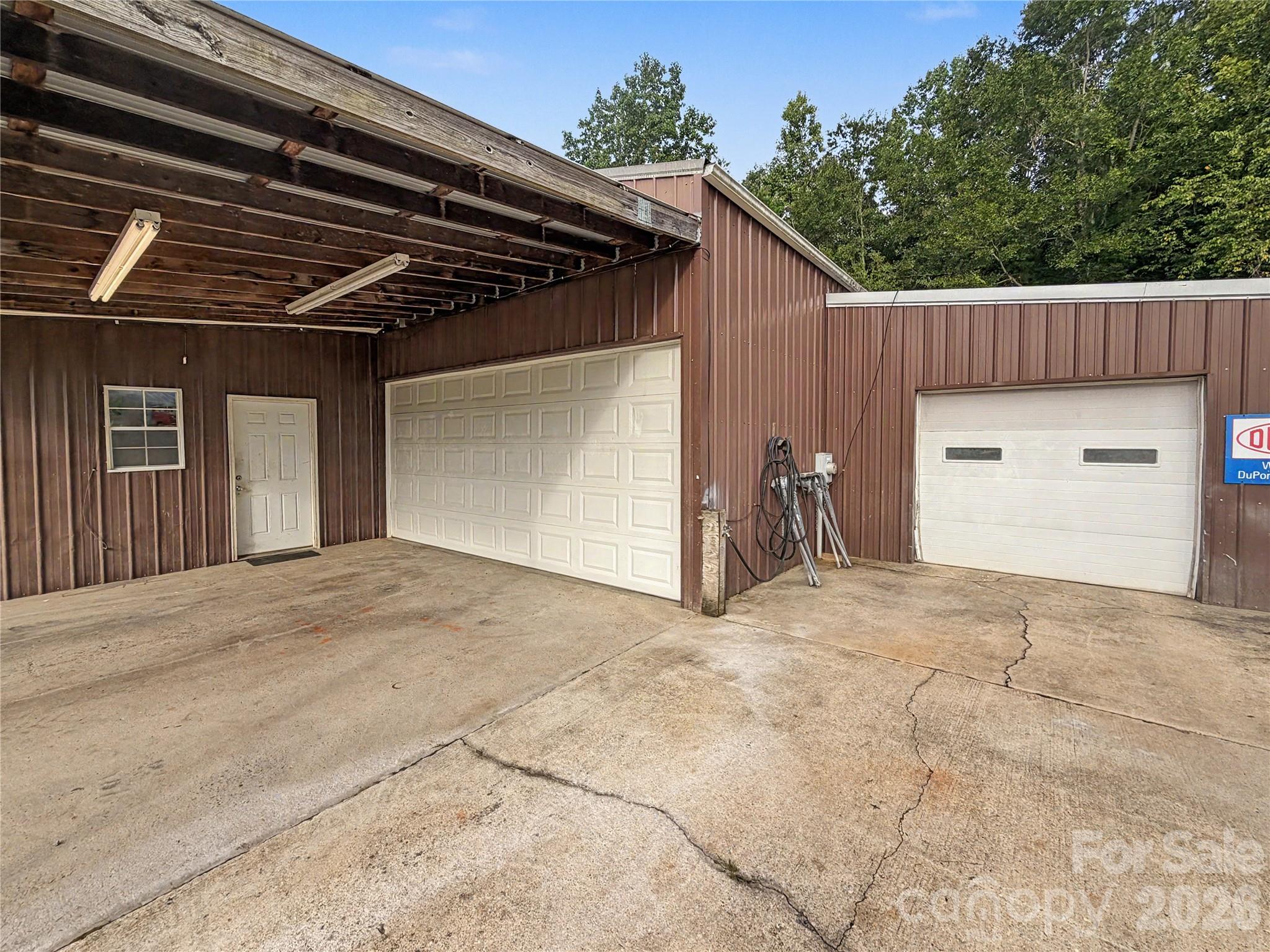 2330 Oakland Road