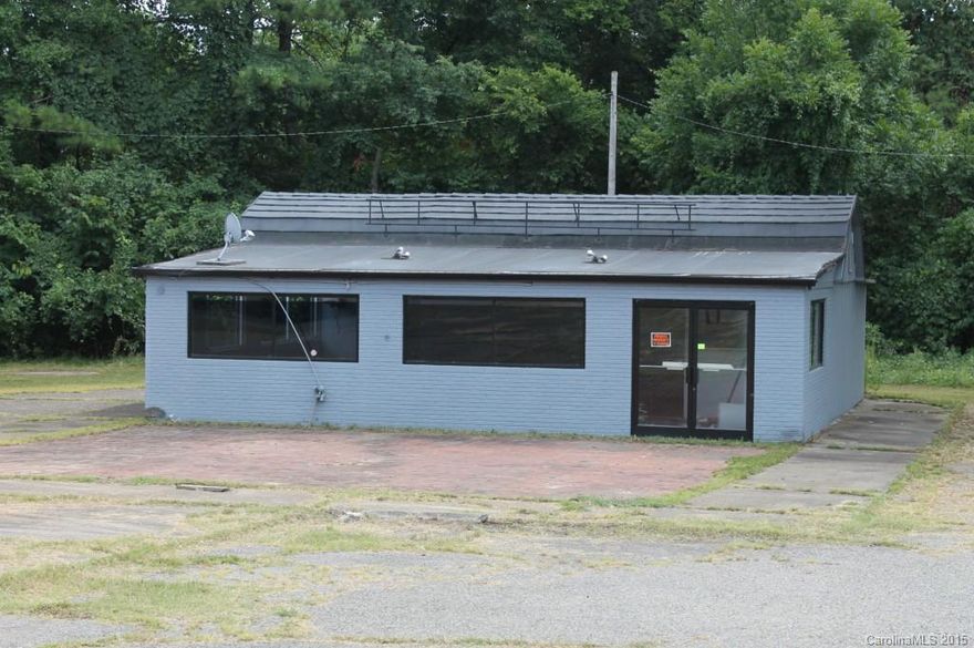 Large Lot Zoned Commercial, Building on Lot was a Former Restaurant, Seller is Warranting Land only. Great location on Busy Hwy #7 in between New Hope & Cox Rd. Close to everything, I-85,485, Shopping, Hospital, Industry, Medical Offices.