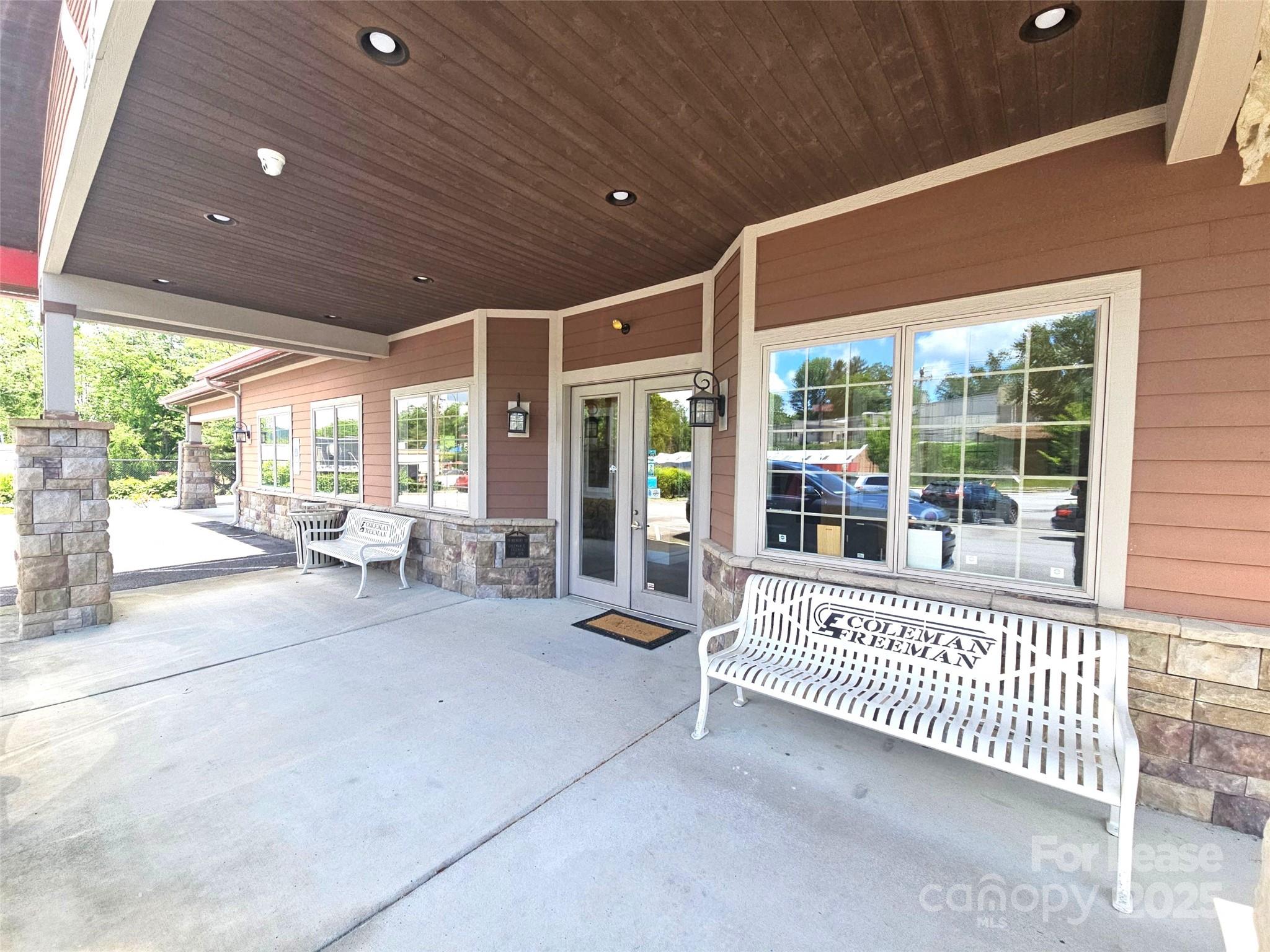 1216 Asheville Highway