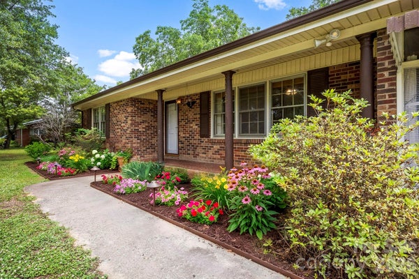 2829 BETTIS RD, GROVER, NC 28073 - Image 3e349fe2d76f80541b9a006209fc1065/2773443399