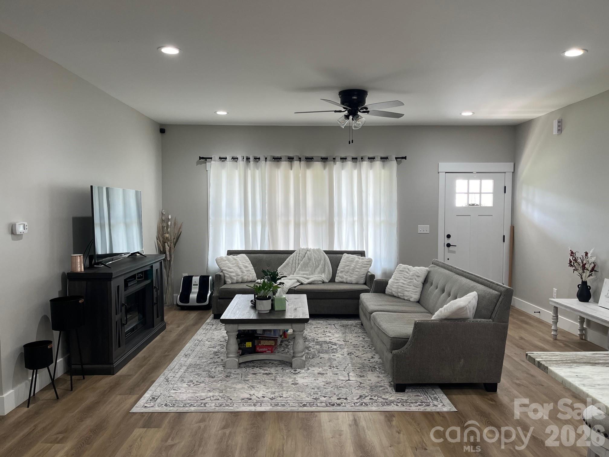 4050 Fairview Drive 9