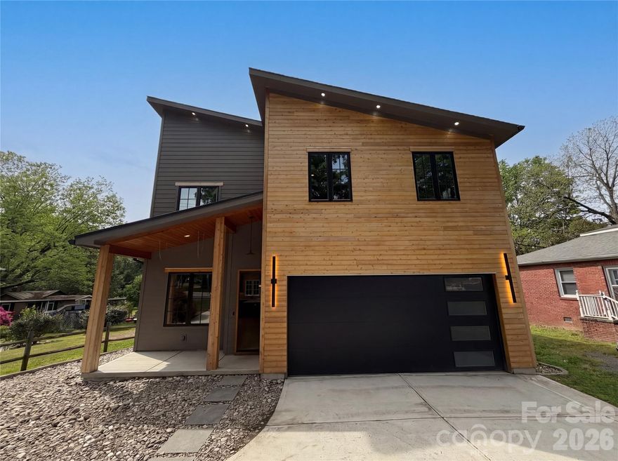 Experience 1609 Richland Dr, a residence arranged for everyday comfort and practicality, featuring a fireplace. The kitchen includes an island, accent backsplash, and all stainless steel appliances. A walk in closet is in the primary bedroom, and the primary bathroom contains double sinks with a separate tub and shower. Outside, a patio connects to a fenced in backyard. This home presents a perfect blend of comfort and style.. Included 100-Day Home Warranty with buyer activation