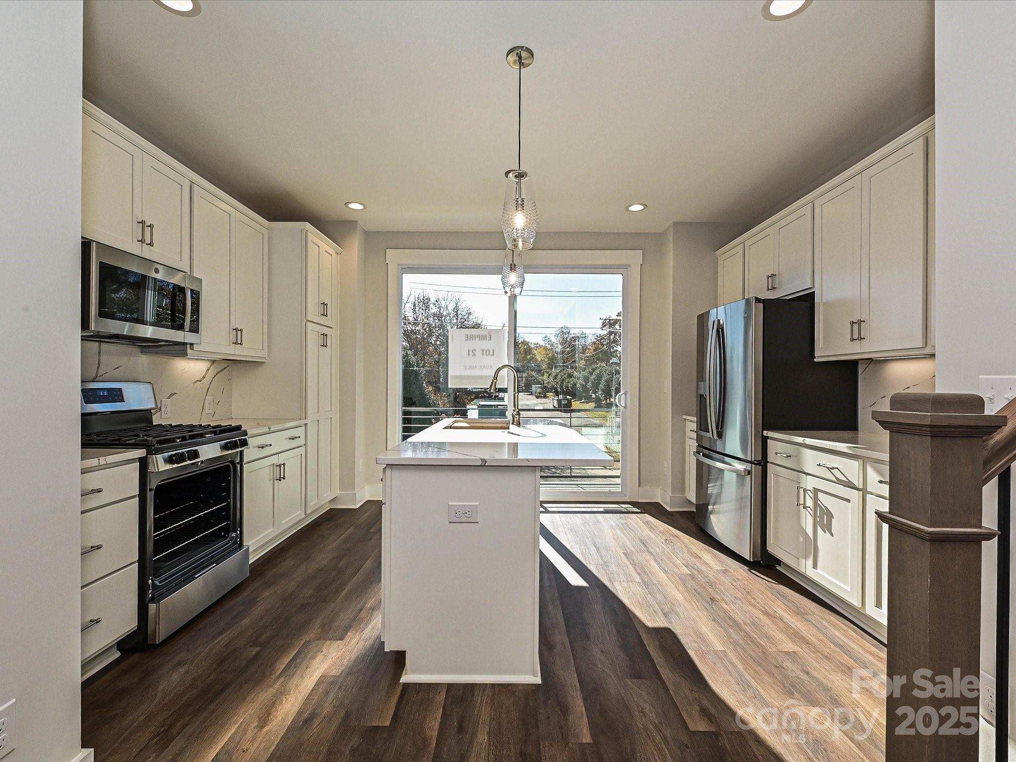 1229 E 34th Street CSW0421