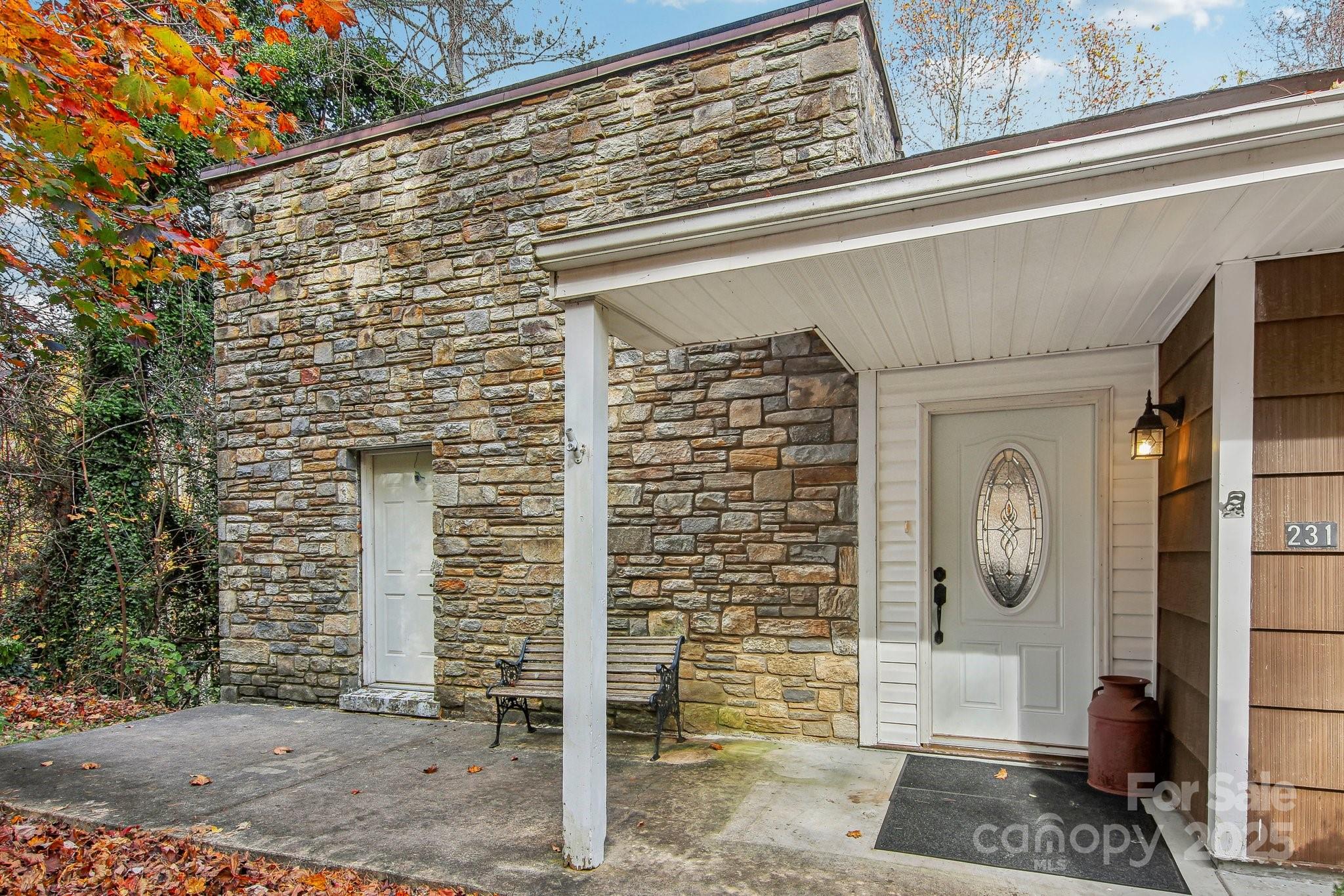 231 Highlands Loop