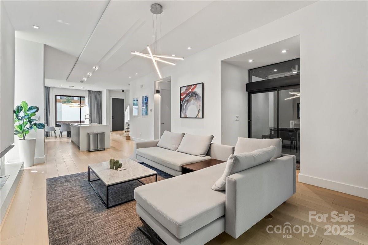 1620 S Tryon Street