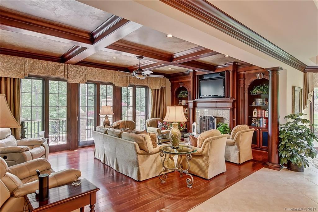 The Peninsula - Residential