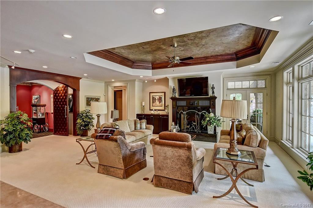 The Peninsula - Residential