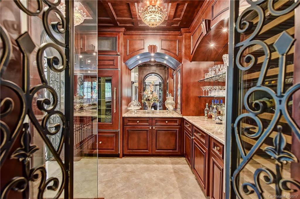 The Peninsula - Residential