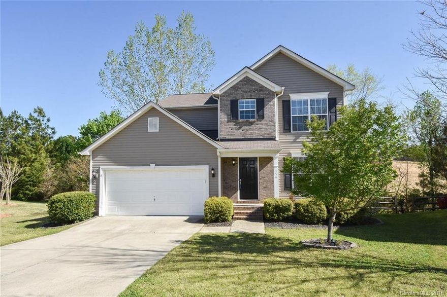 Tega Cay! Traditional home features 3 bedrooms, 2.5 baths, great room w/ gas log fireplace and formal dining room. Kitchen has ample counter space and breakfast area. Upstairs loft area opens to bedrooms. Master bedroom has cathedral ceiling, bath with dual sinks, separate shower, garden tub. Cul-de-sac lot. Large back deck overlooks woods. Close to dining/shopping and a short drive to uptown. Don't miss this opportunity, make it yours.