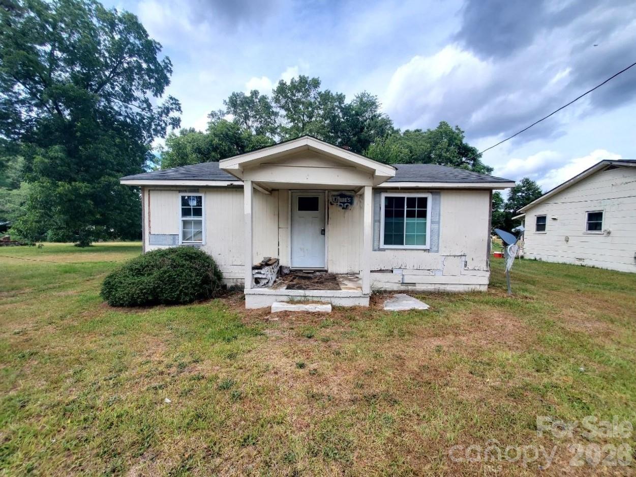 209 E James Street, La Grange, NC, 28551