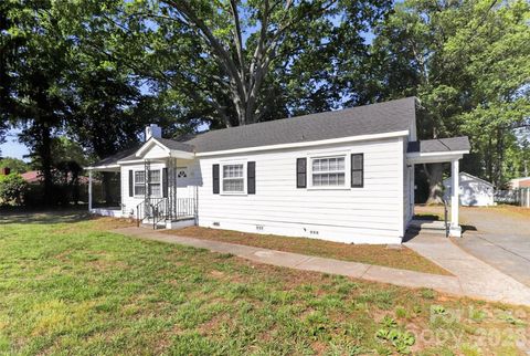 Photo of 4812 E WT Harris Boulevard, Charlotte, NC 28215 (MLS # 4381447)