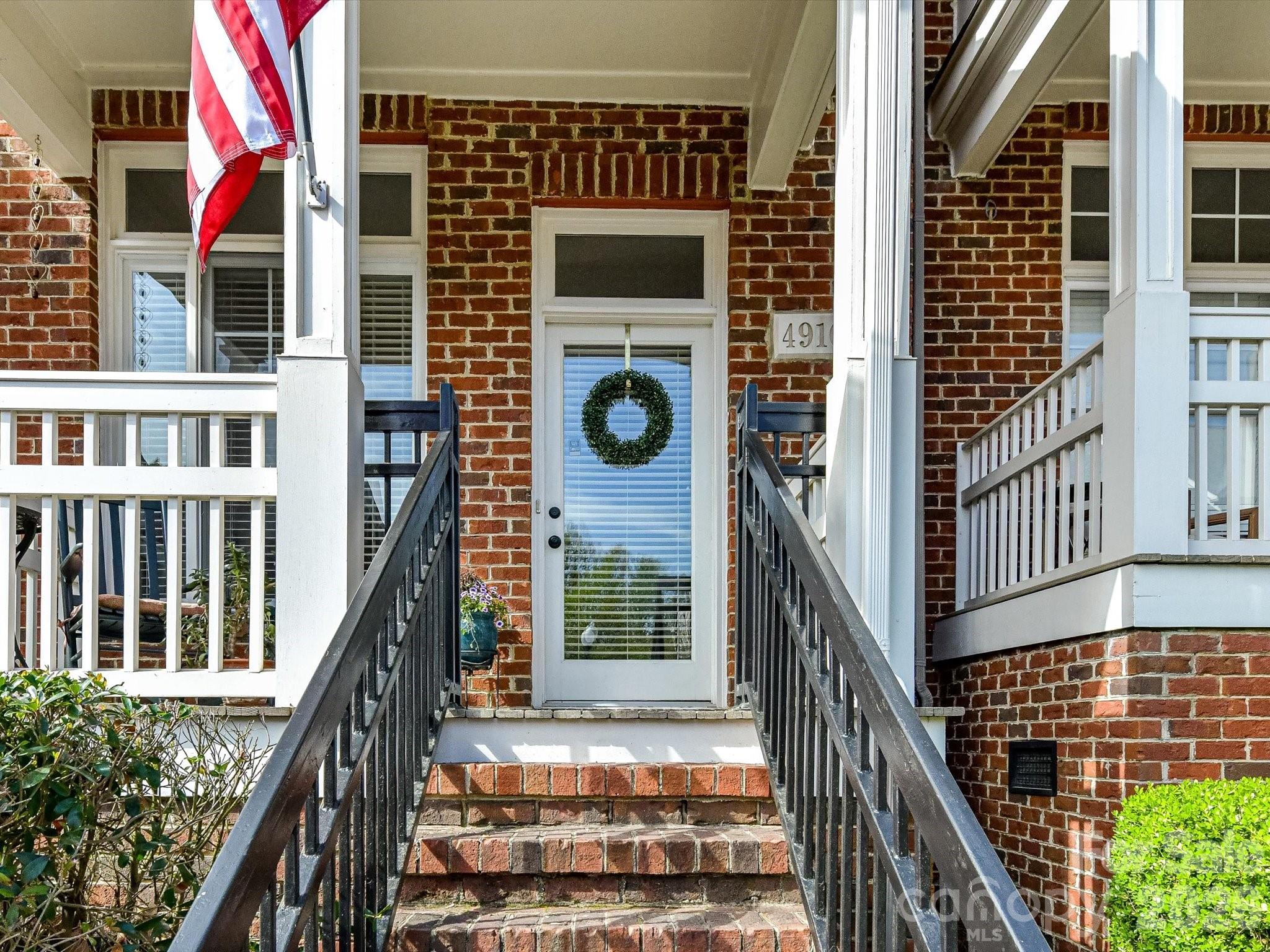 4916 S Hill View Drive