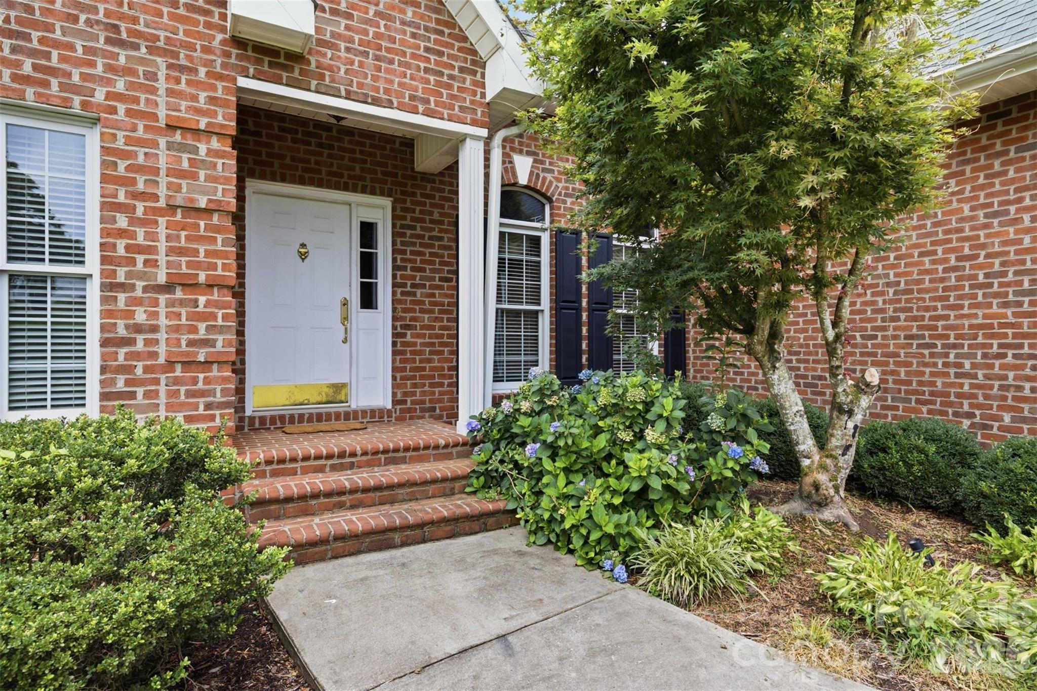 405 Woodridge Drive SE