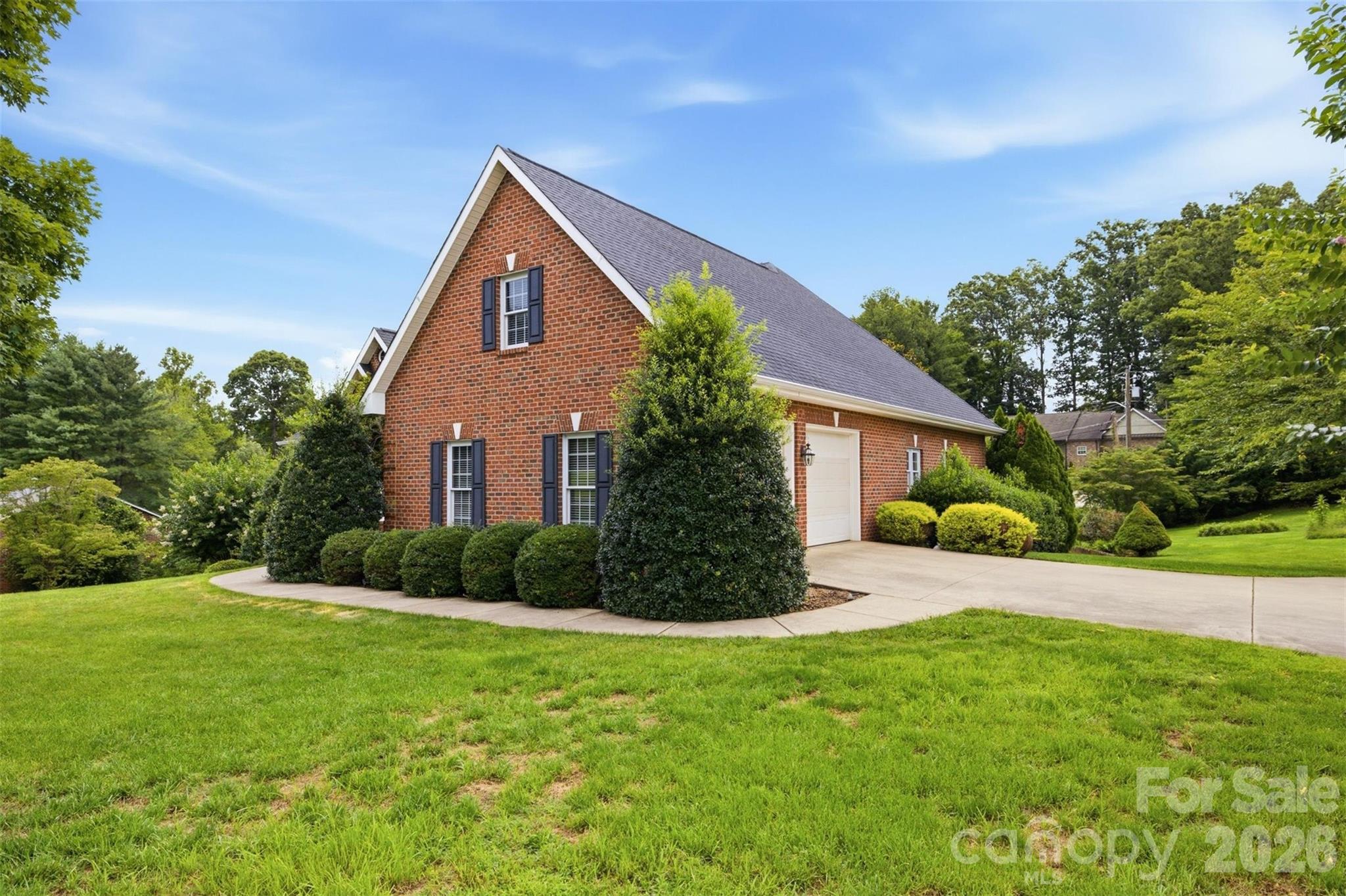 405 Woodridge Drive SE
