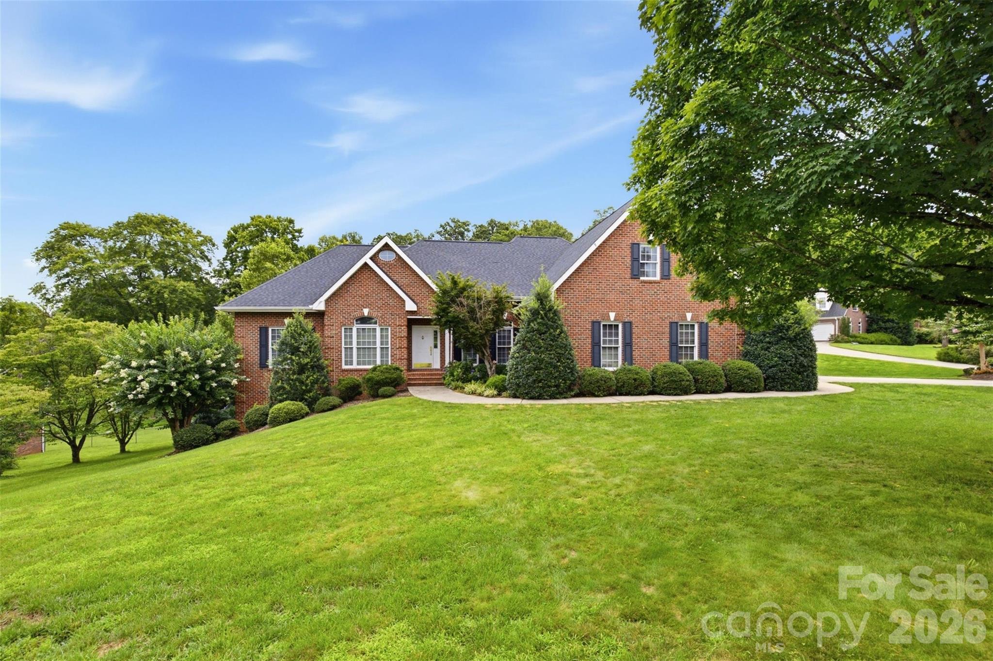 405 Woodridge Drive SE