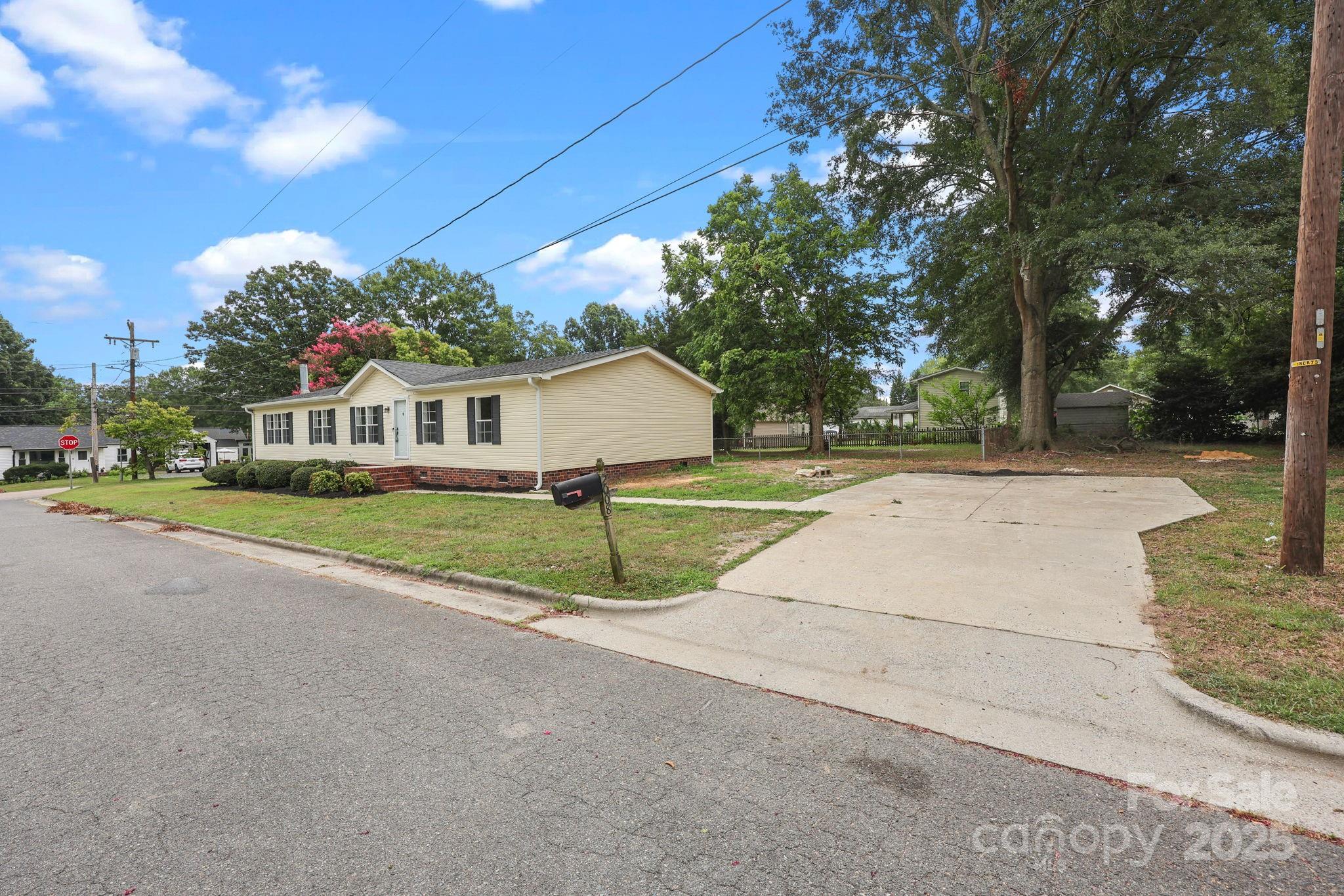 2008 Woodlawn Street 79