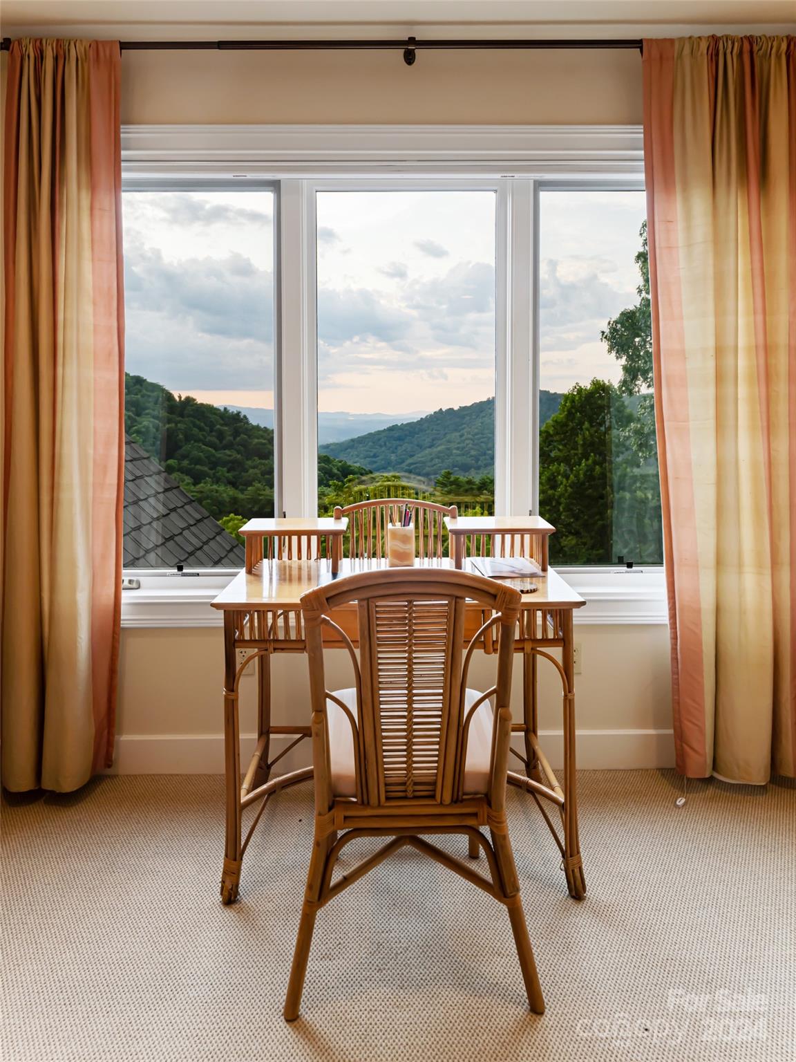 Reynolds Mountain - Residential