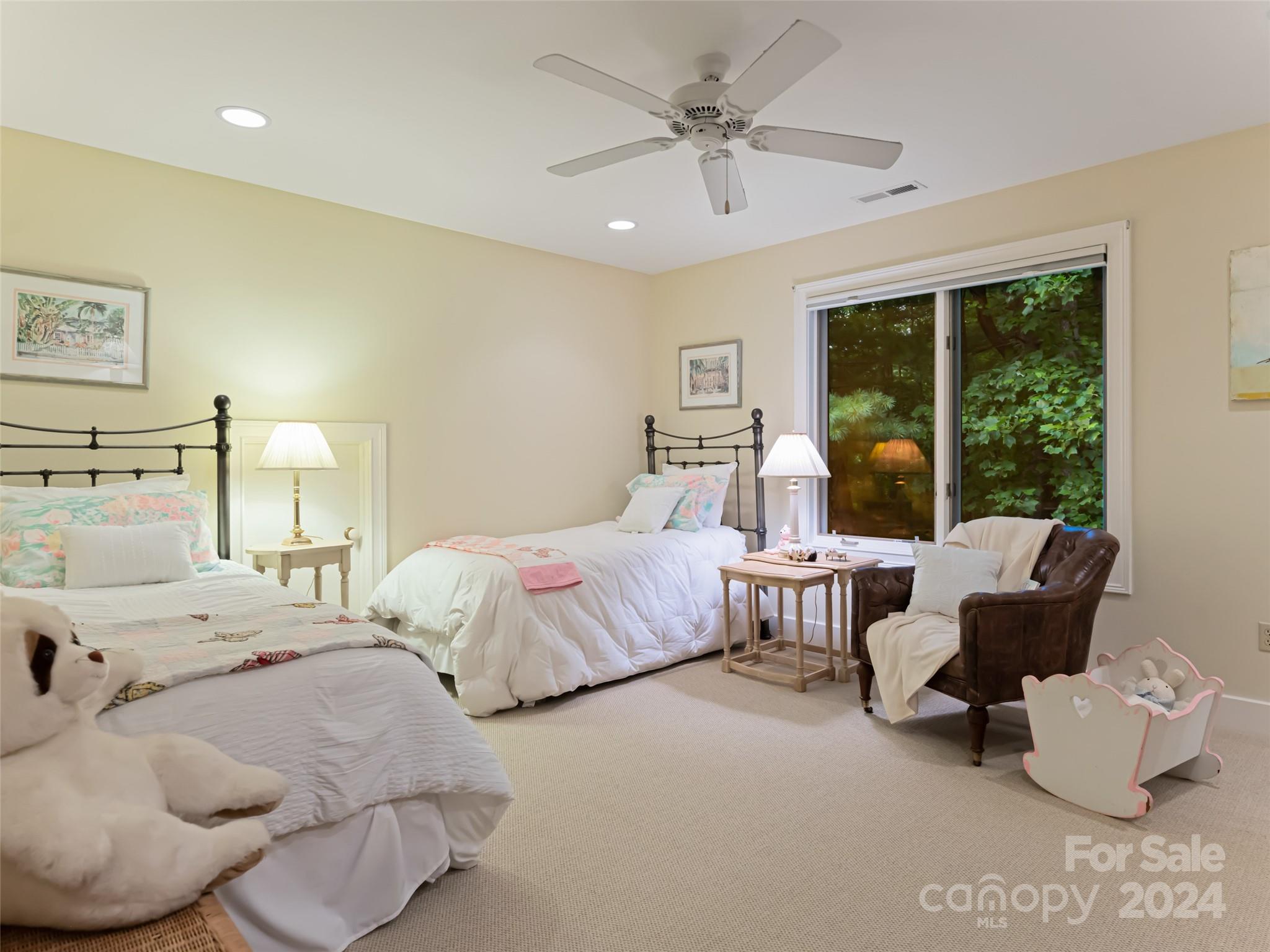 Reynolds Mountain - Residential