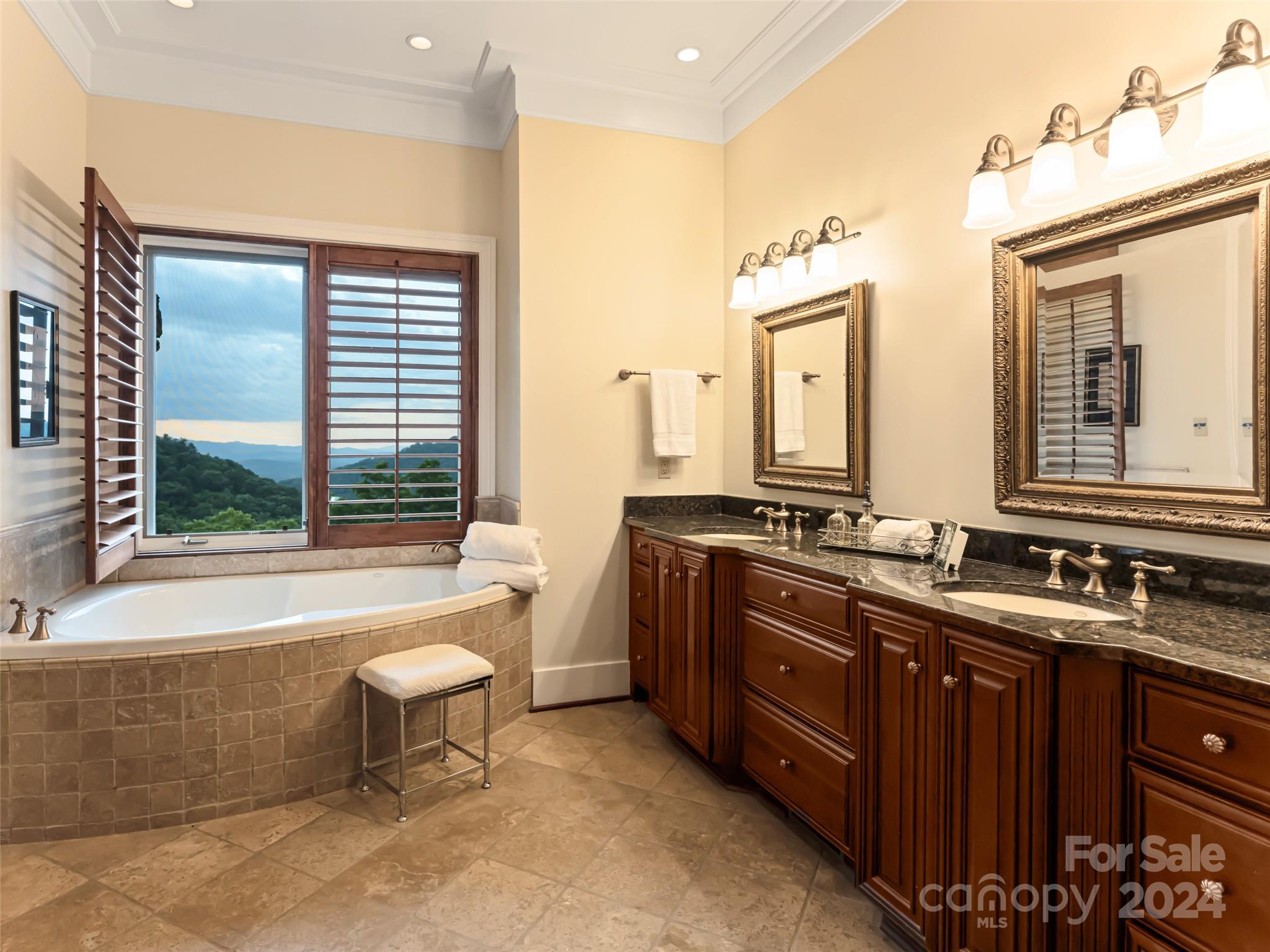 Reynolds Mountain - Residential