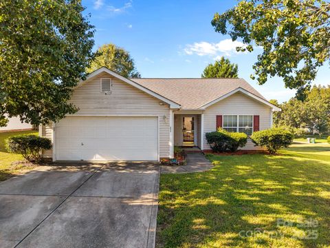 Photo of 3012 Longspur Drive, Matthews, NC 28105 (MLS # 4257427)