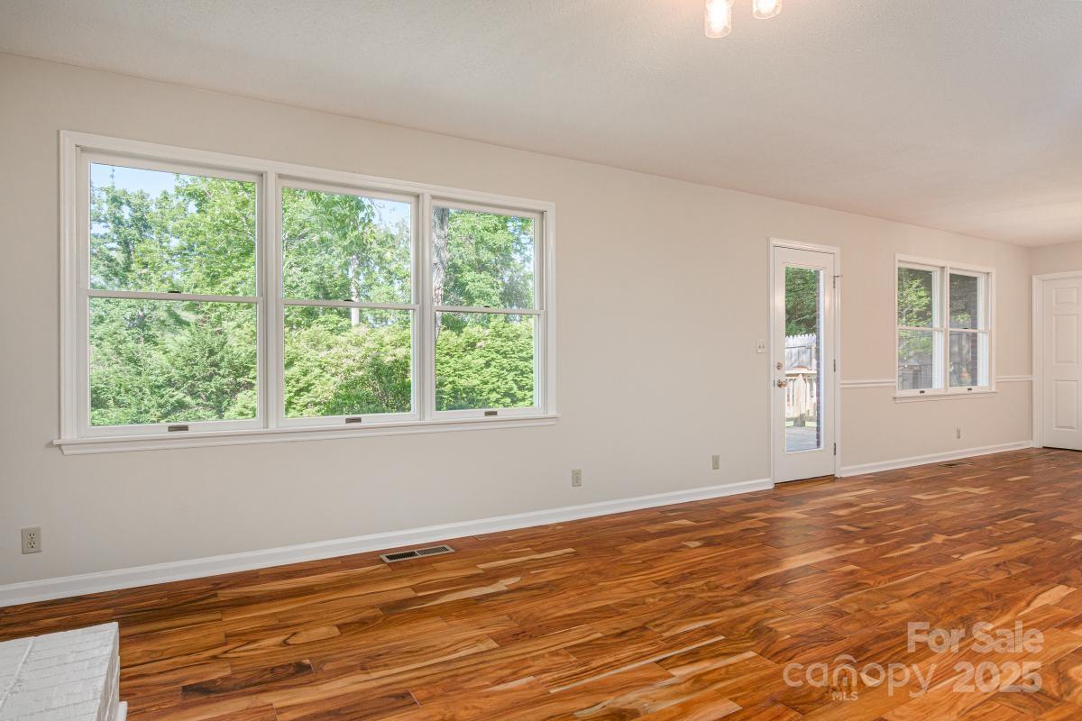 1045 Carousel Lane