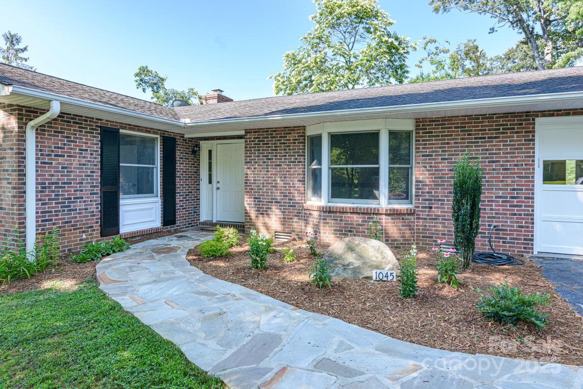 1045 Carousel Lane