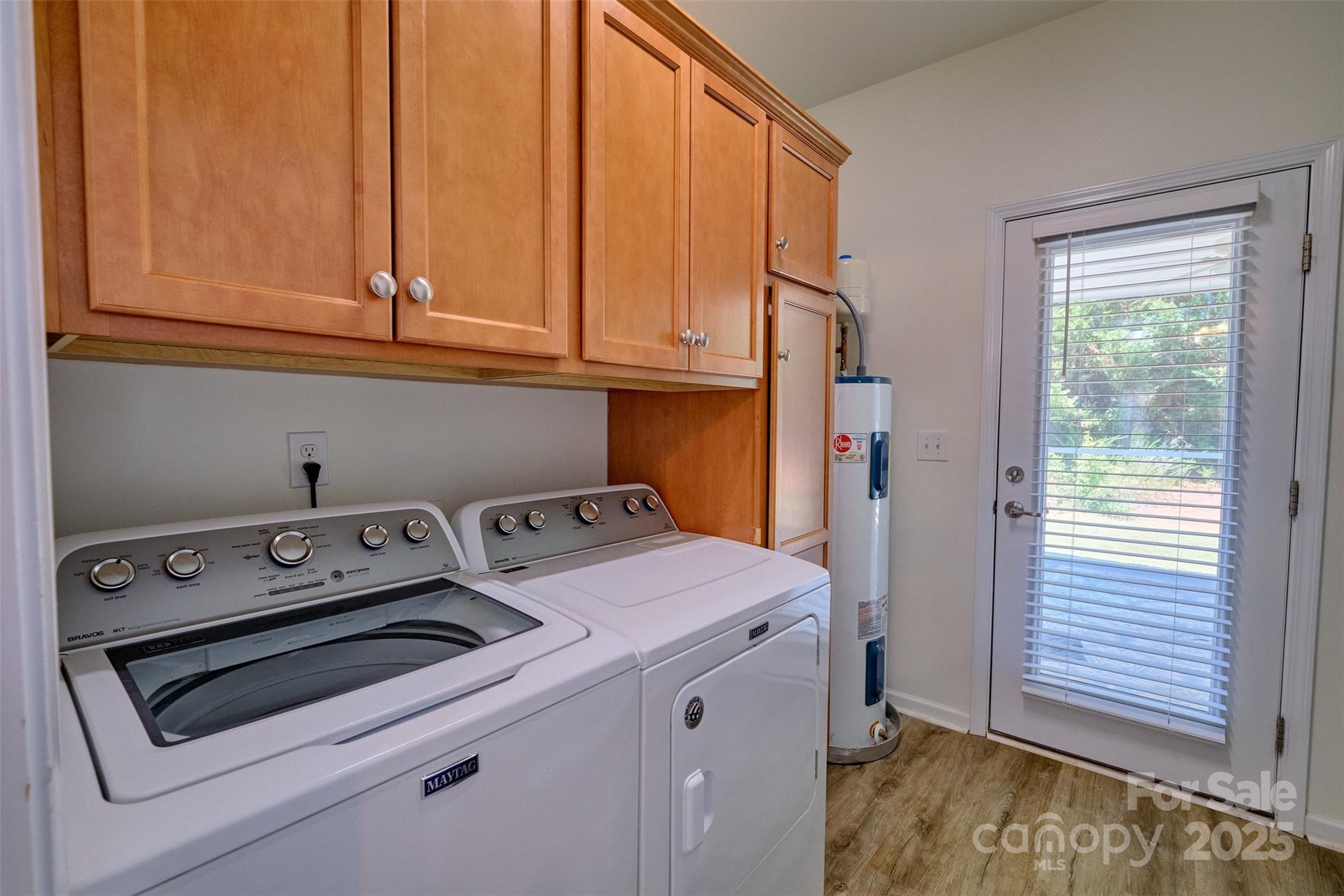 Newport Lakes - Residential