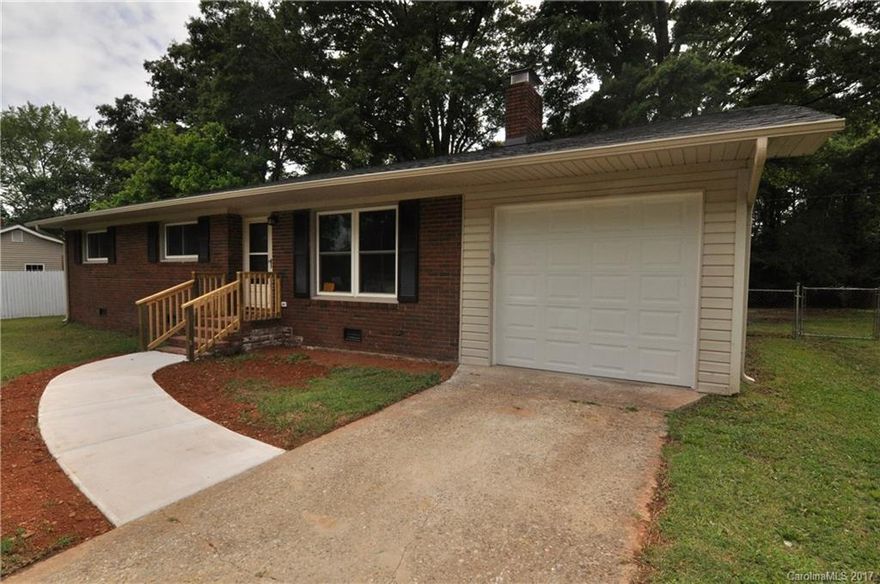 Location, Location, Location! This is an adorable, completely renovated 3 Bedroom 2 Bath ranch house in the highly sought after Fort Mil School District. 1 Car garage, huge backyard, granite countertops with updated appliances. Its everything you're looking for!