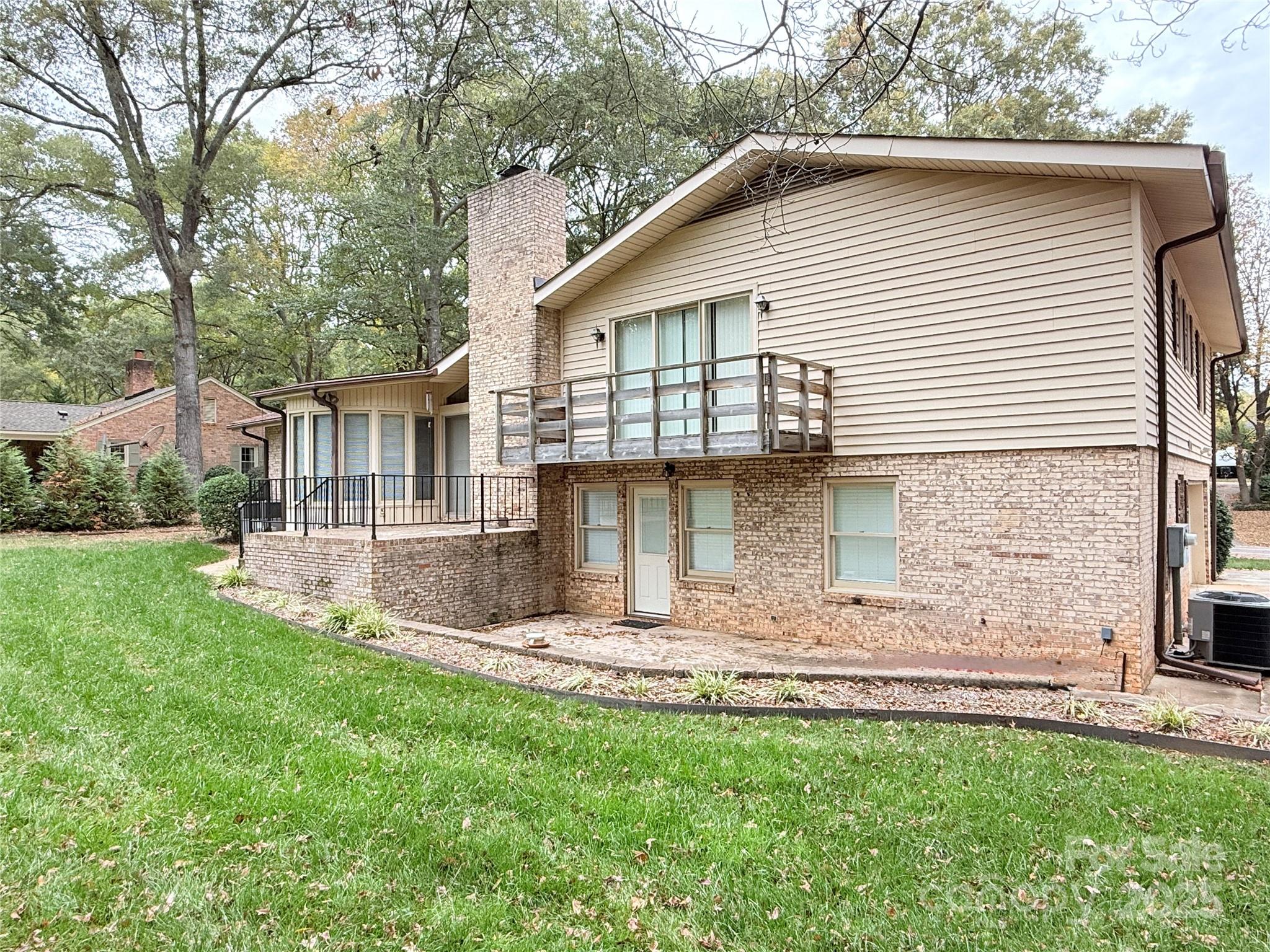 1779 Windsor Drive
