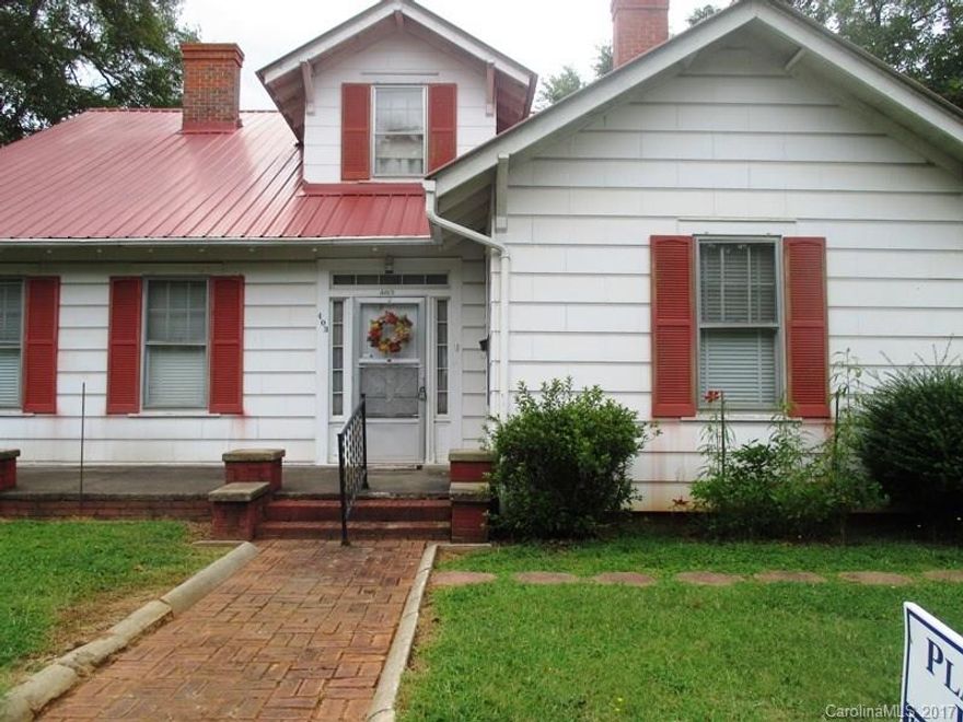 Great investor home with over 3000 hla and a large lot.    Home is 1.5 story home that is close to uptown ans shopping.   Old wood floors in most of the home with a metal roof.    Will not last long at this price.