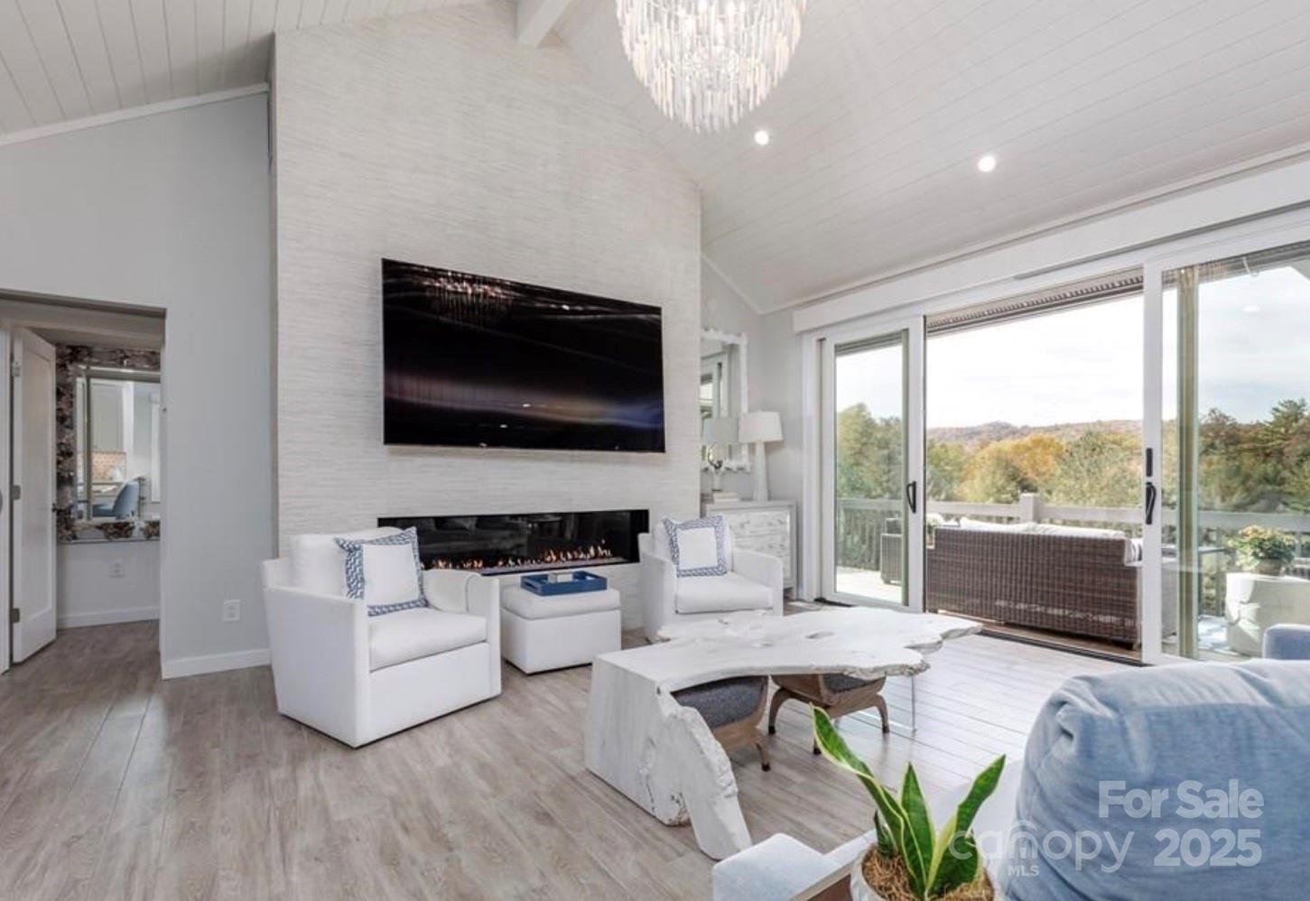 82 Racquet Club Villas Drive 7C