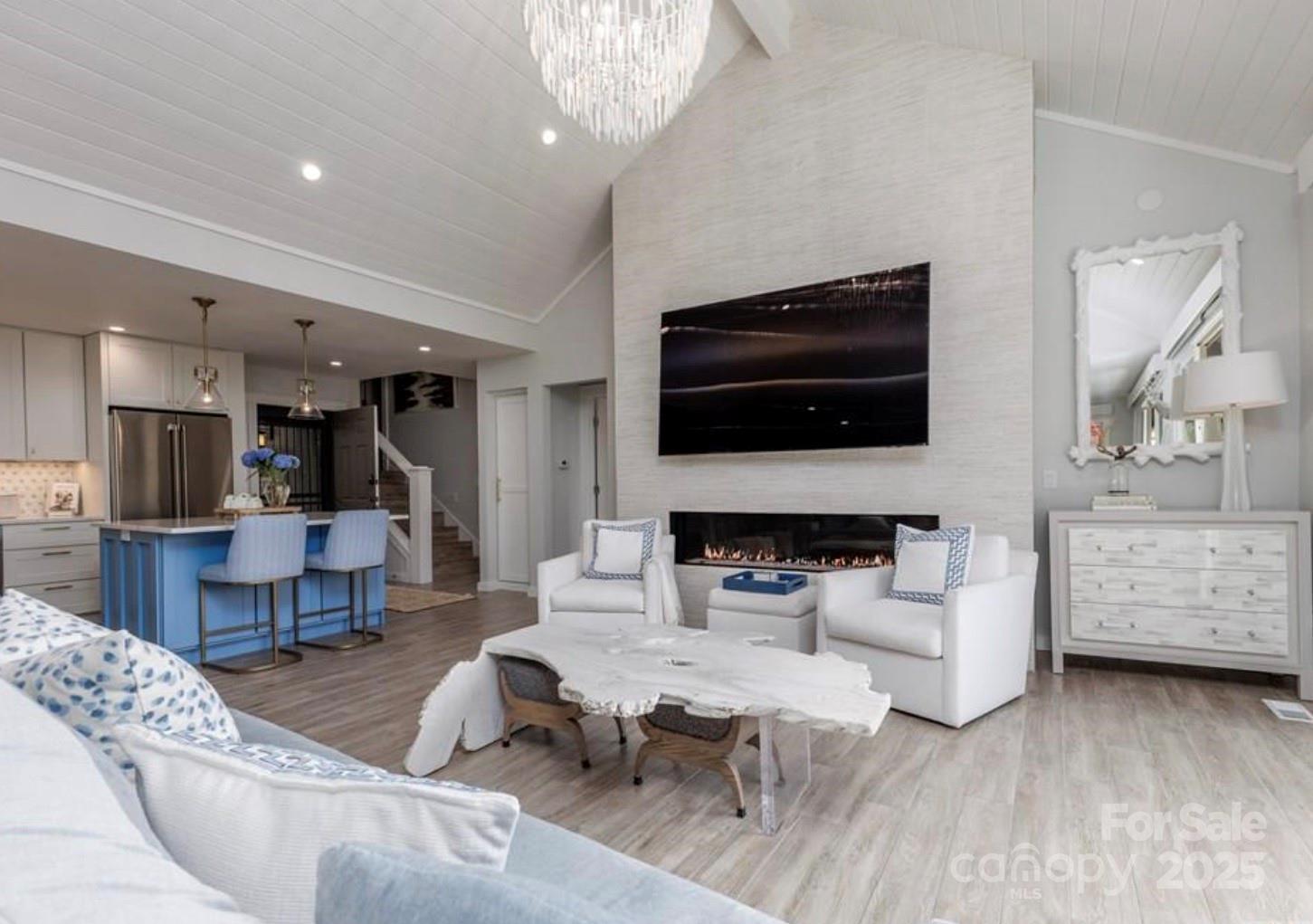82 Racquet Club Villas Drive 7C